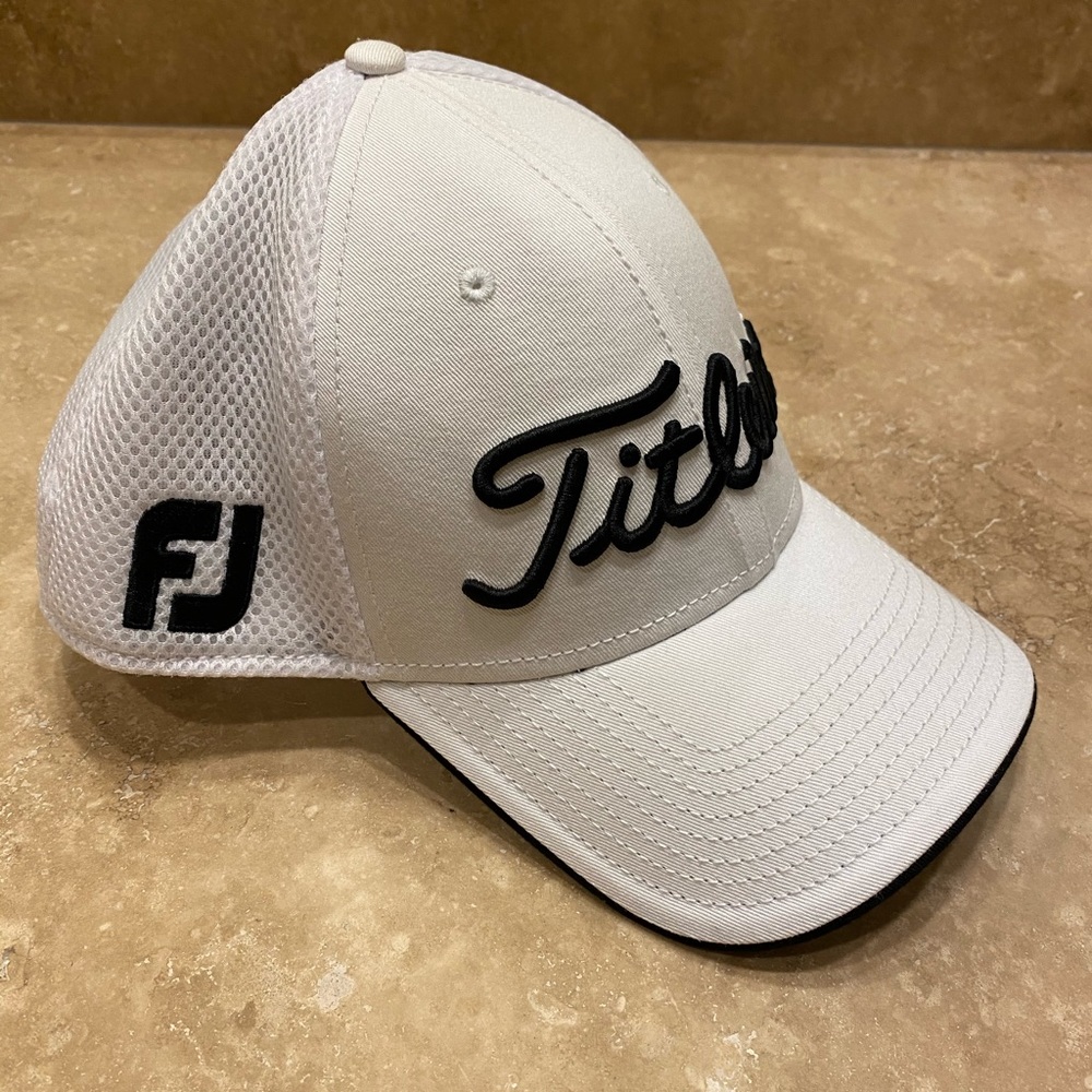 Titleist Pro V1 Mesh Hat (L/XL)